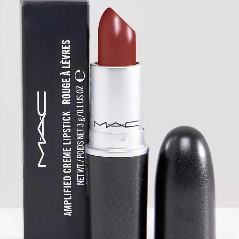 🆕MAC Dubonnet Amplified Cream Lipstick